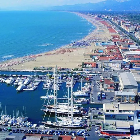 Villino Simona Вілла В'яреджо